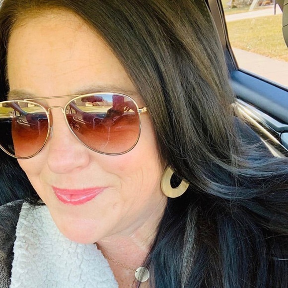 Hi, Iβm Katie πΈ New to the POSH Community! - Picture 2 of 16